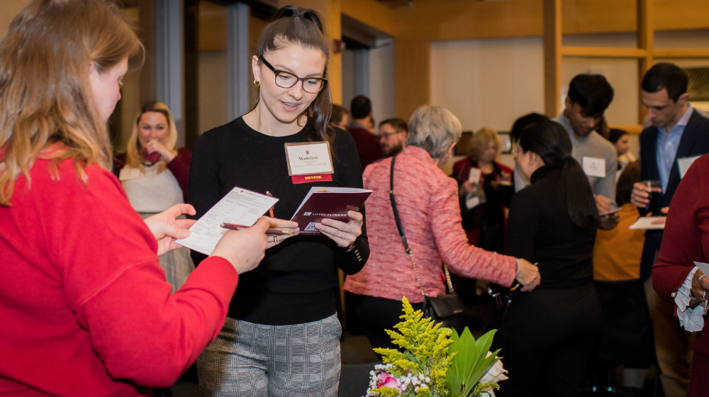 Alumni mentors connect with Loyola students at a Loyola Linked event.